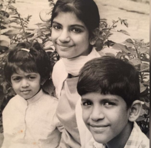 Anand Mahindra with sisters