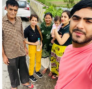 Paras Thakral with family