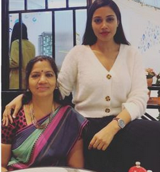 Nivetha Pethuraj with mother